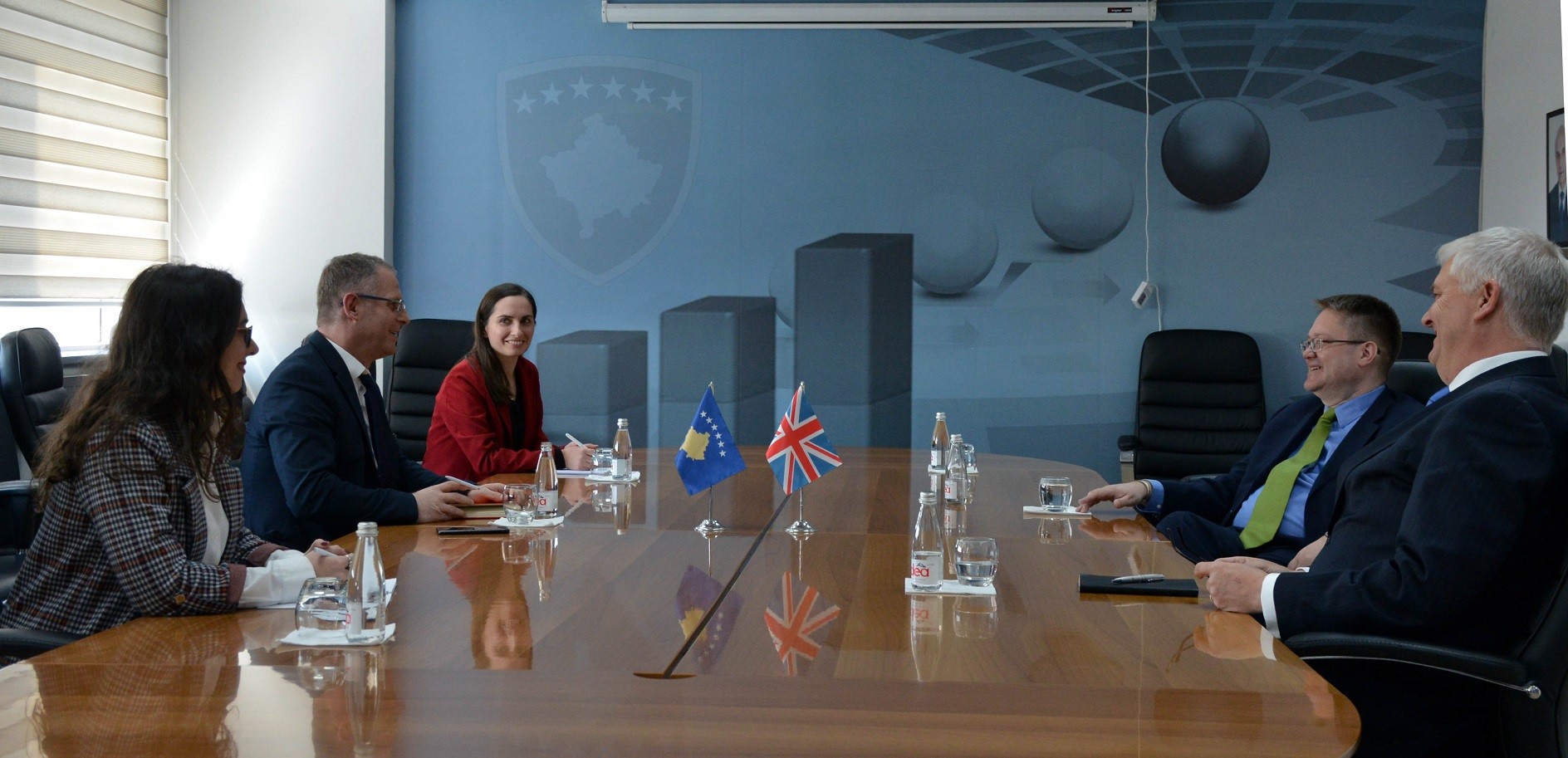 Ambasadori Abbott shpreh gatishmërinë e Britanisë për institucionet e Kosovës