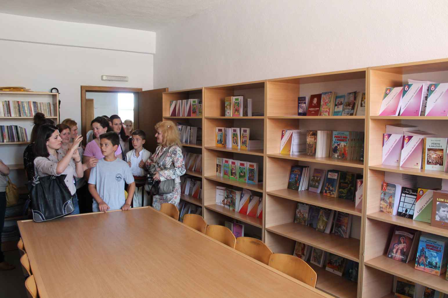 Rotary Club inauguron bibliotekën në shkollën “Pavarësia”
