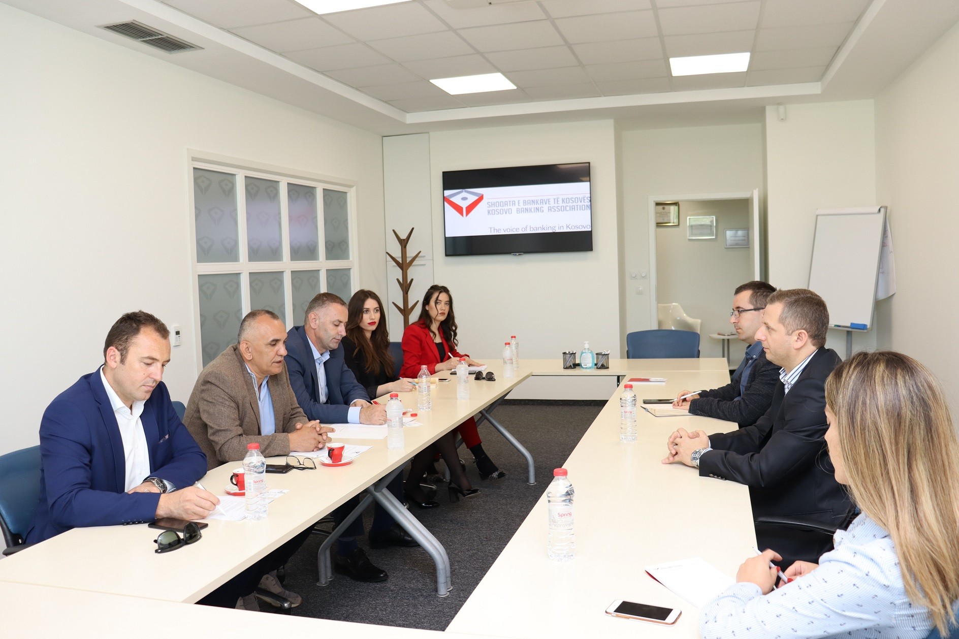 OAK kërkon ulje të kamatave dhe përkrahje për bizneset nga bankat komerciale