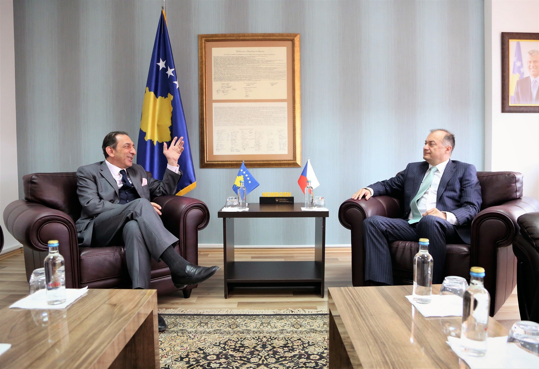 Ministri Reka pret në takim udhëheqësin e Ambasadës së Çekisë