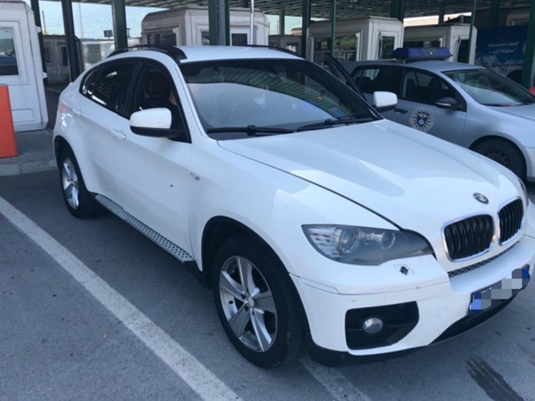 Policia identifikon dy automjete BMW X6 të vjedhura