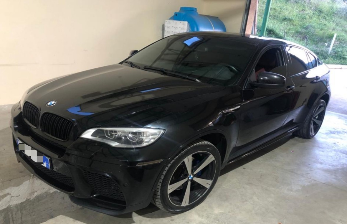 Policia identifikon dy automjete BMW X6 të vjedhura