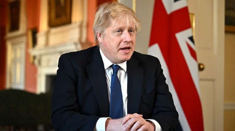 Johnson kërkon nga rusët që të hetojnë krimet e luftes që po bën Putin