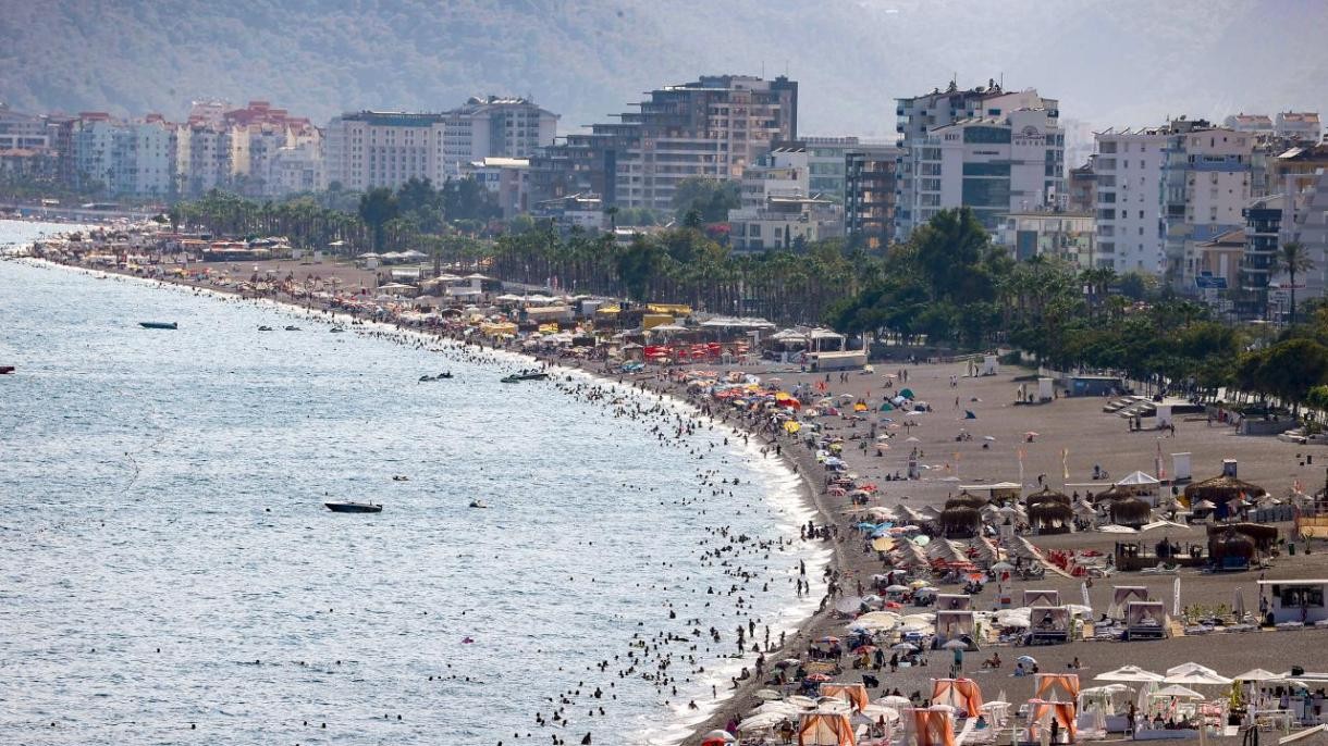 Antalia tejkaloi konkurrentët e huaj në fluksin turistik