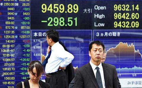 Azi, Bursat aziatike dhe dollari shënojnë rënie