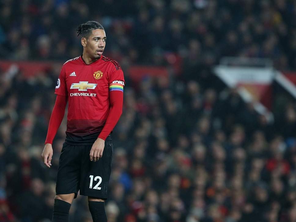 Chris Smalling vazhdon kontratën me Manchester United