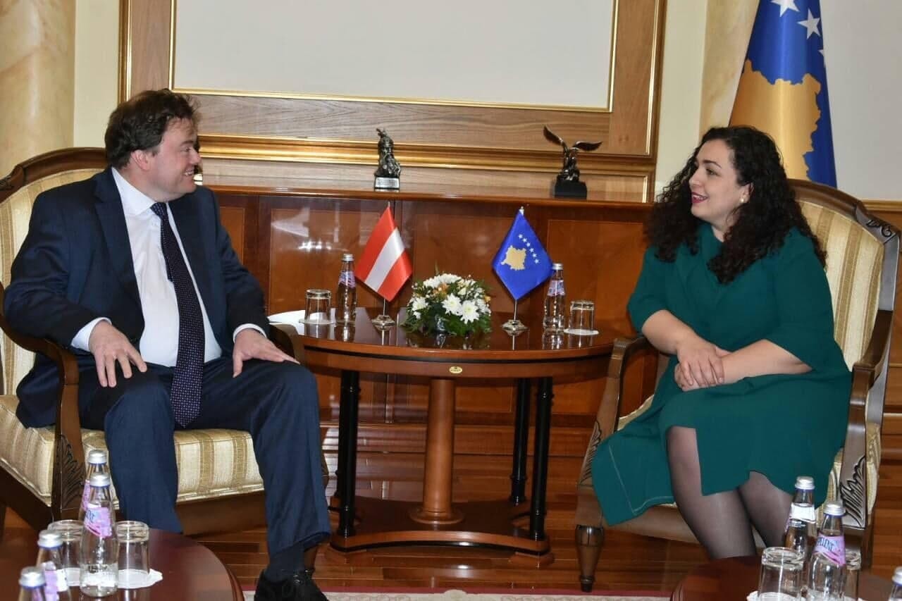 Weidinger, i përcjelli znj. Osmani urimet e kryetarit të Parlamentit të Austrisë