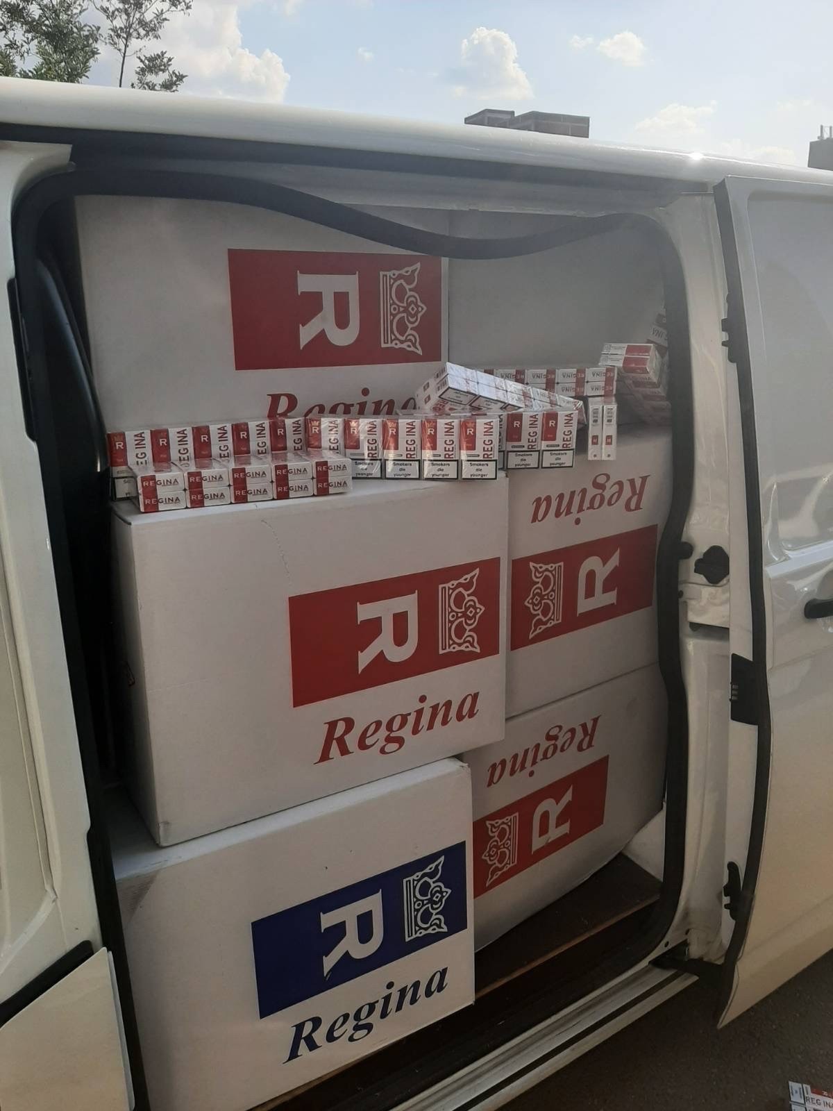 Dogana parandalon kontrabanden e cigareve
