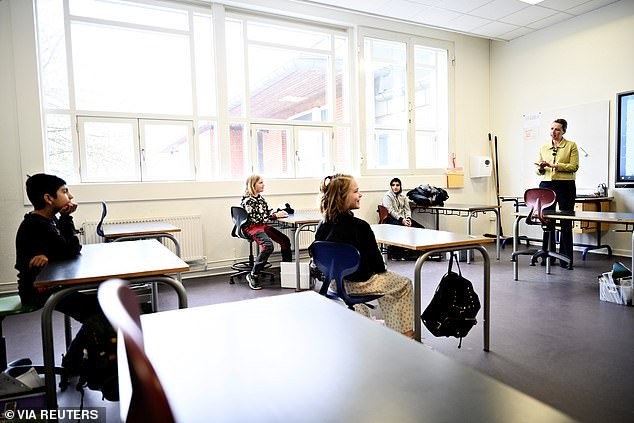 Danimarka vendi i pari vend në Evropë që rihap shkollat
