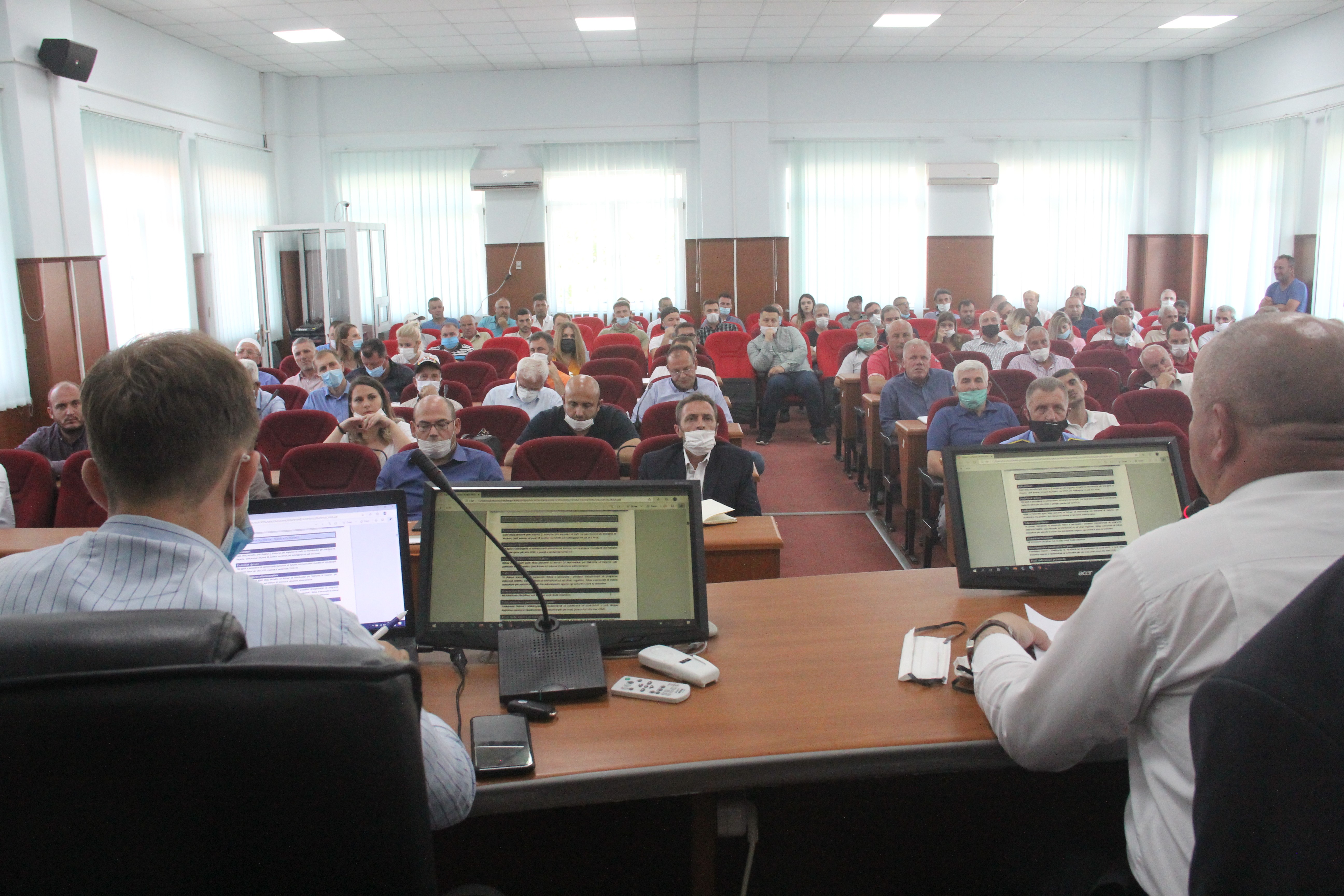 Latifi prezanton punën gjashtëmujore të qeverisë komunale te Rahovecit
