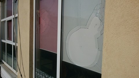 Dëmtohen zyret e Lëvizjes në Kamenicë