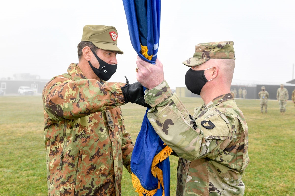 Komanda e KFOR-it e udhëhequr nga SHBA bëhet me komandant të ri