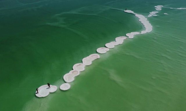 Ambientalistët paralajmërojnë për pasojat e tkurrjes së Detit të Vdekur