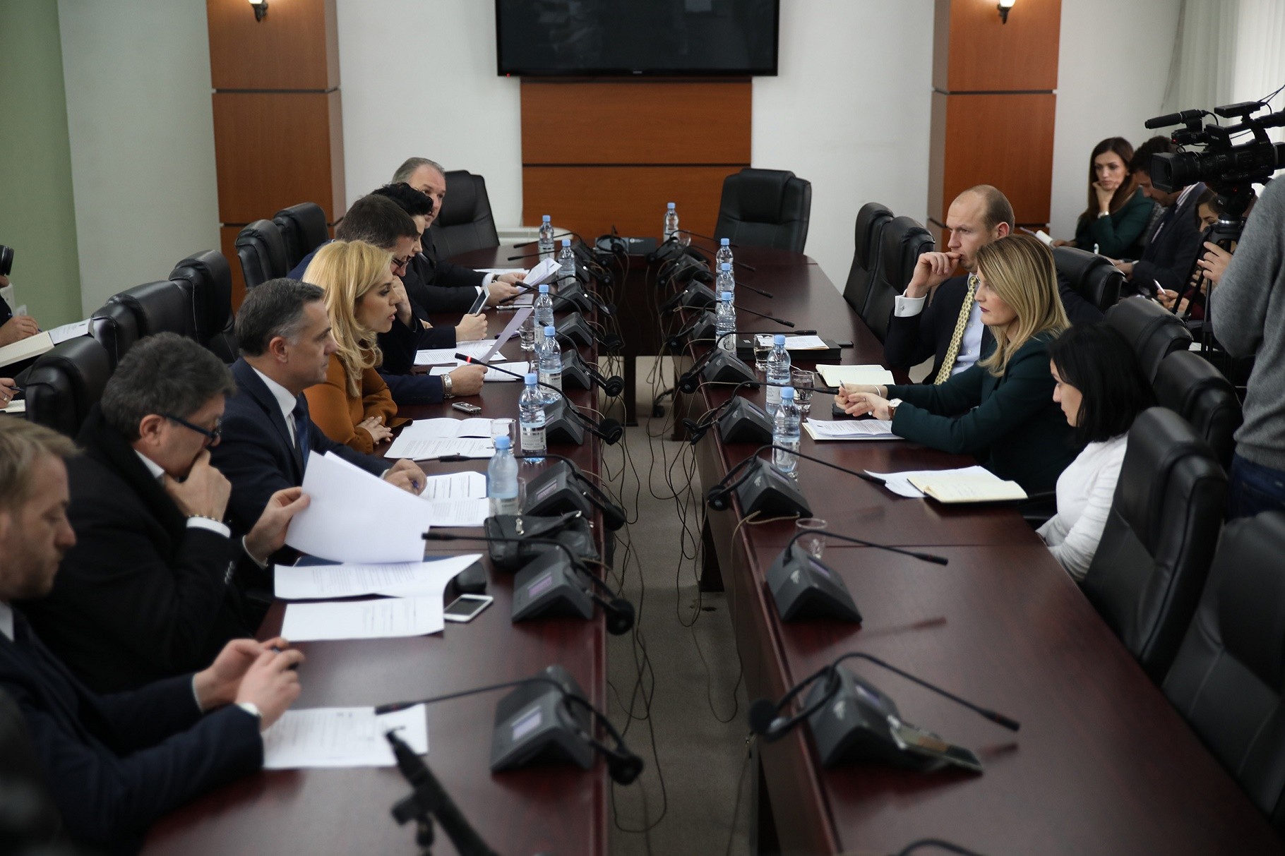 Ministrja Hoxha kërkon konsensus nacional për integrimin evropian