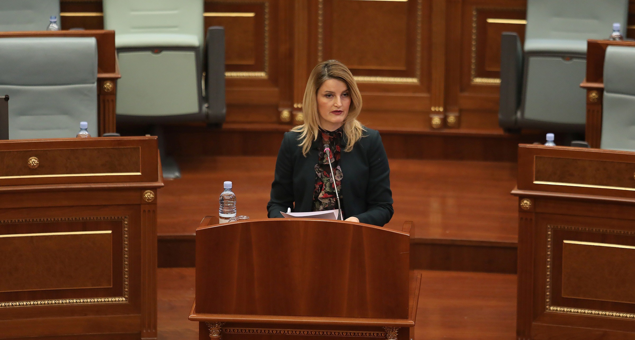 Hoxha: Politikanët të mendojë për qytetarin, t’i japim fund izolimit
