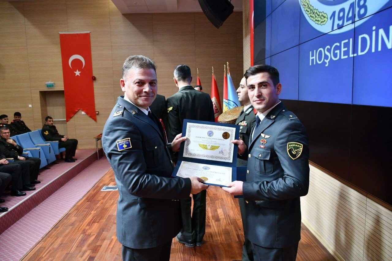 Diplomon piloti i parë i FSK-së