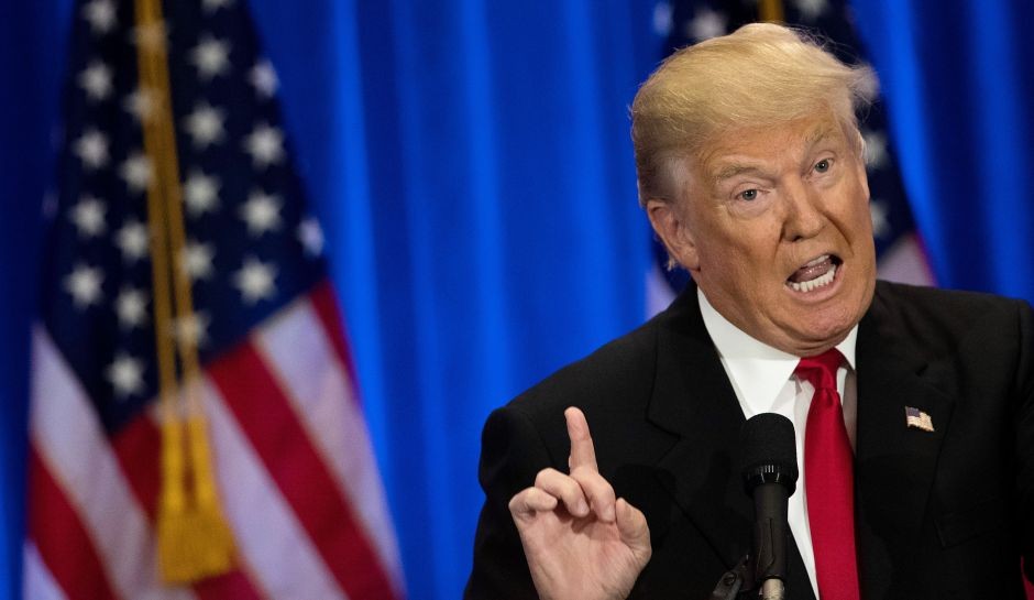 Trump nënshkruan paketën e ndihmës financiare prej 900 miliard dollarë