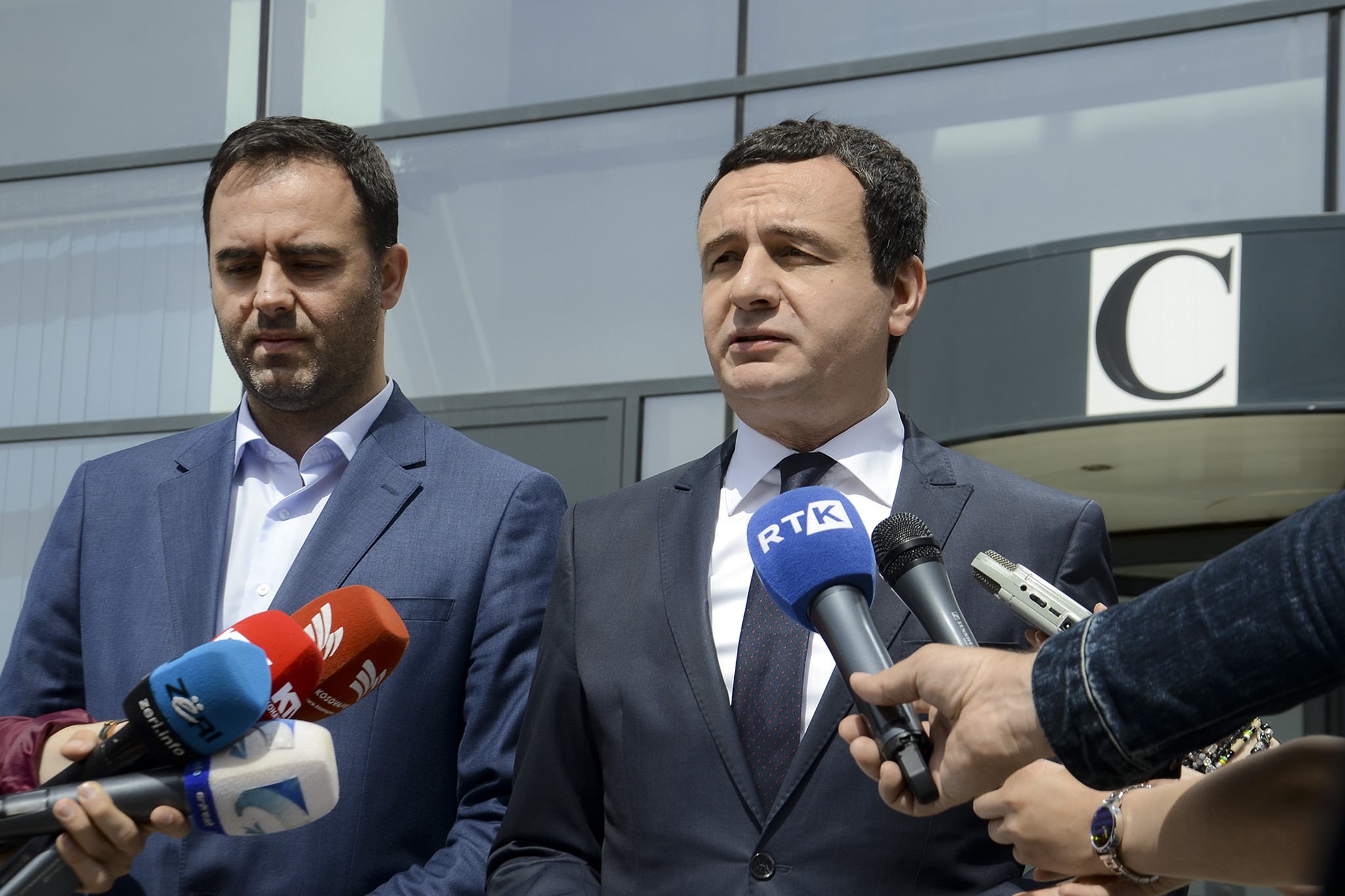 Kallëzim penal për Thaçin e Veselin, për dëshmi të rrejshme nën betim