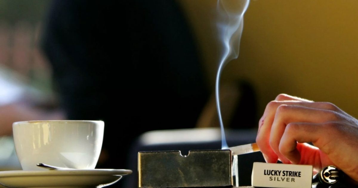 Ministria e Shëndetësisë paditet për mosimplementim të Ligjit për Duhanin