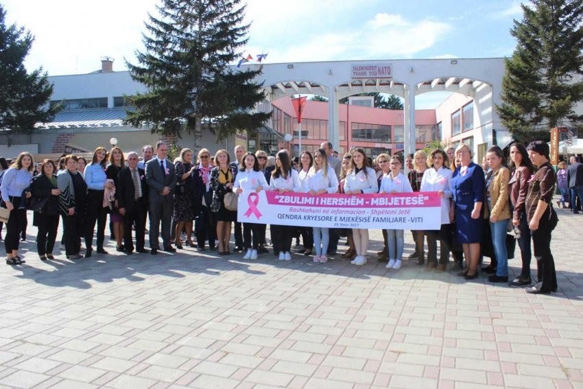 Zhvillohet ecja tradicionale e muajit të luftës kundër kancerit