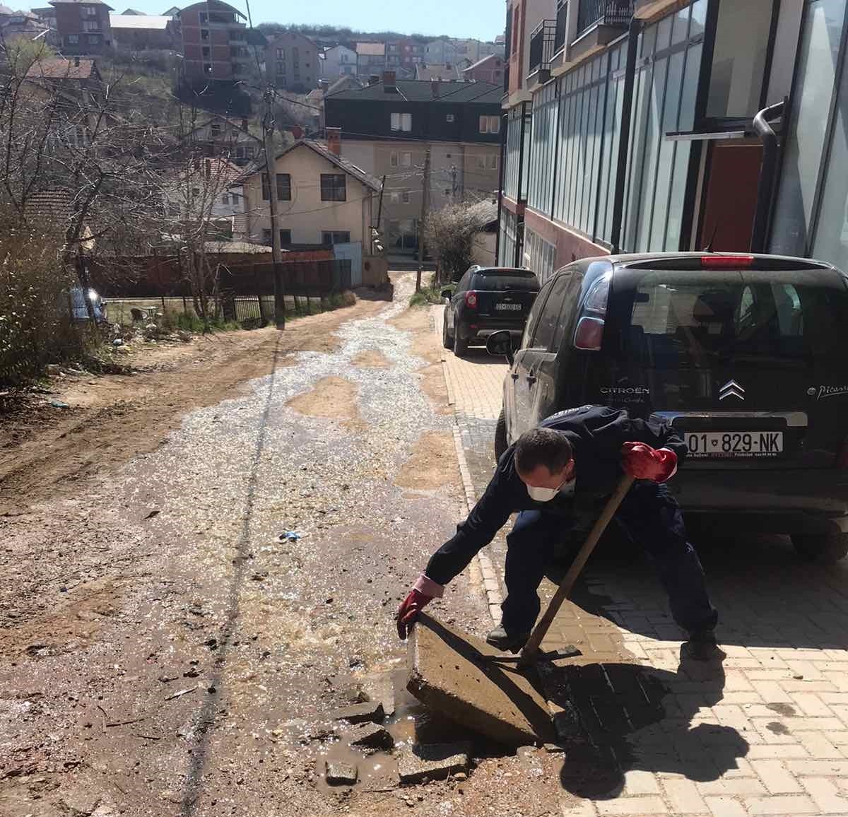 Pastrohen një numër i madh i pusetave të kanalizimit në Prishtinë dhe Fushë Kosovë