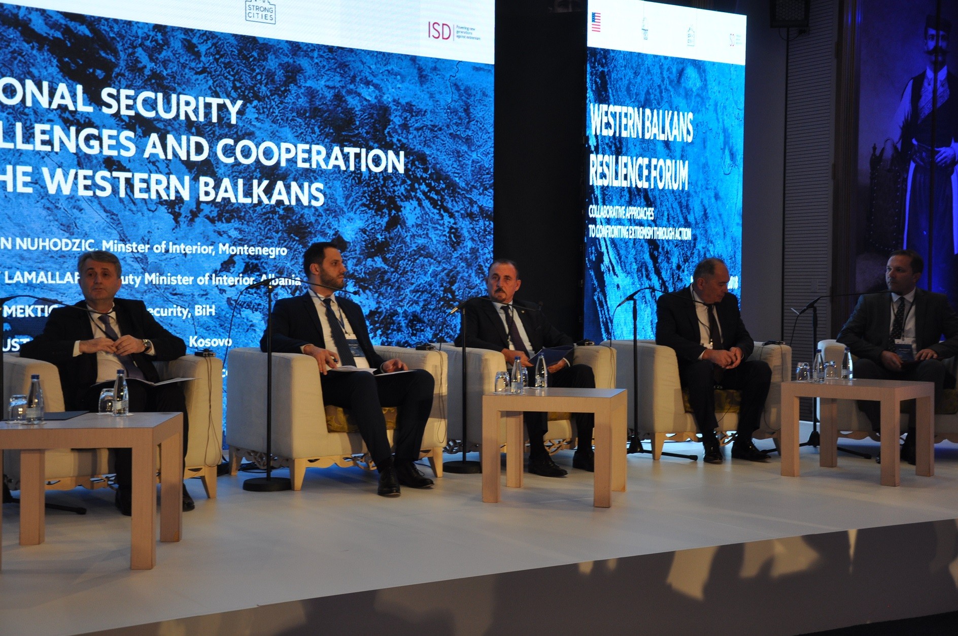 Ministri Mustafa po merr pjesë në një konferencë të organizuar në Mal të Zi