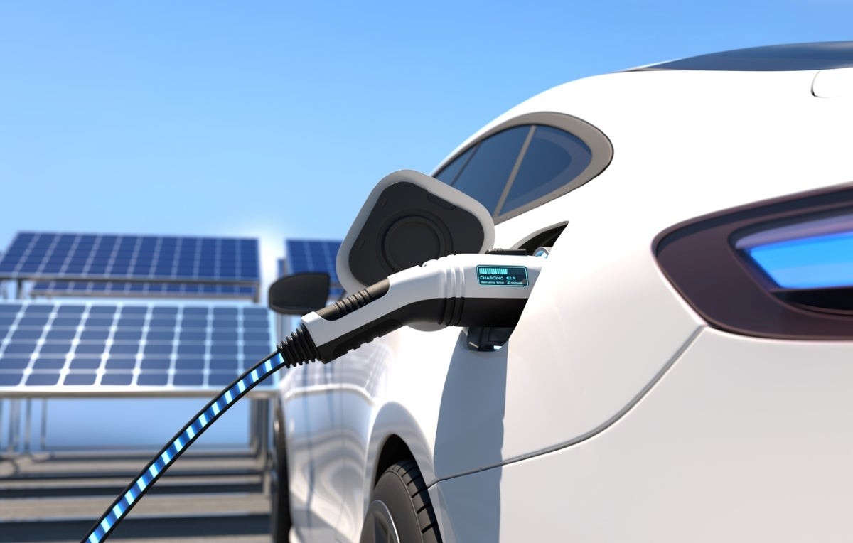 Shitjet globale të makinave elektrike rriten për 35 për qind