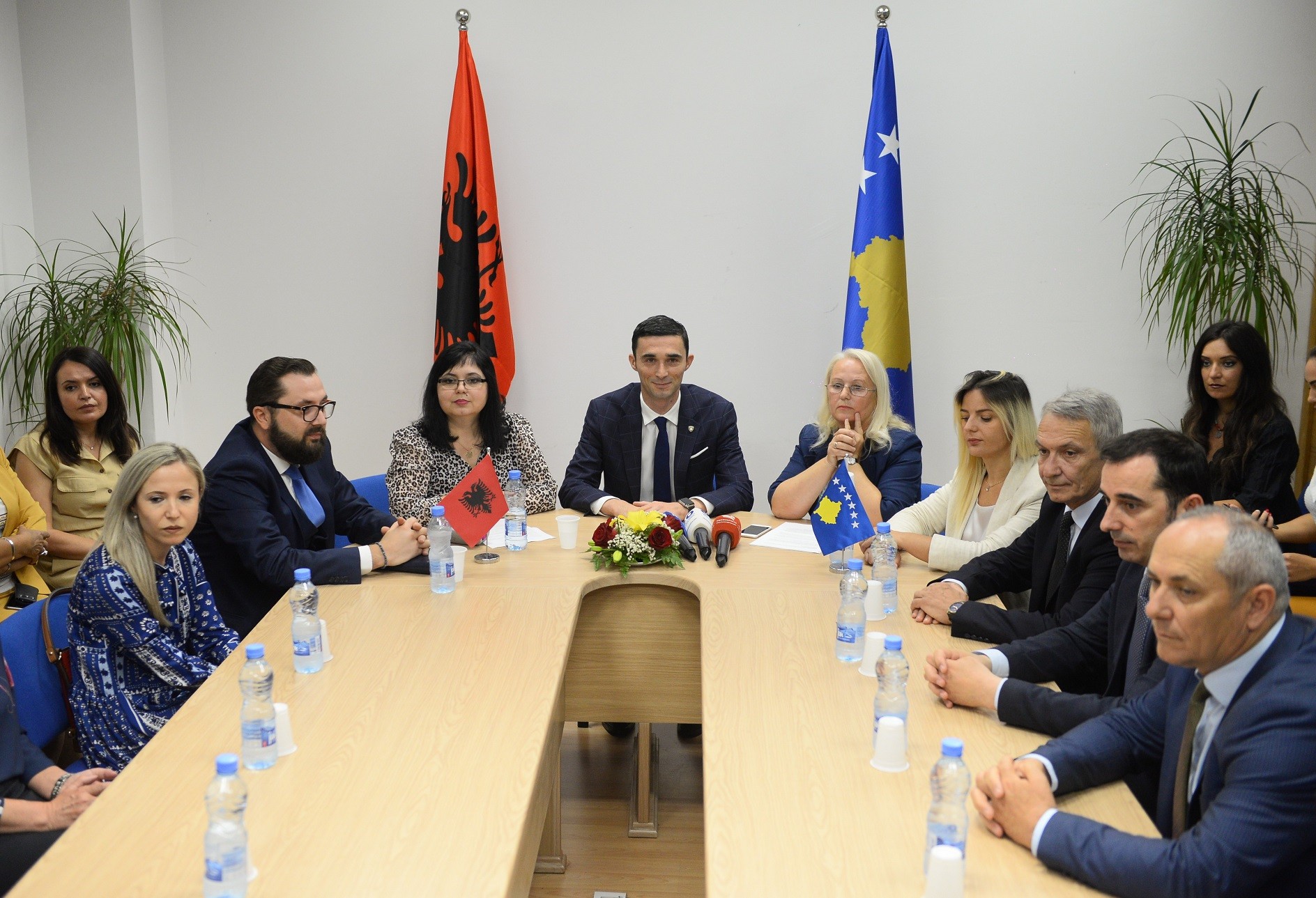 Kosova dhe Shqipëria nënshkruajnë bashkëpunimin për regjistrimin e bizneseve 