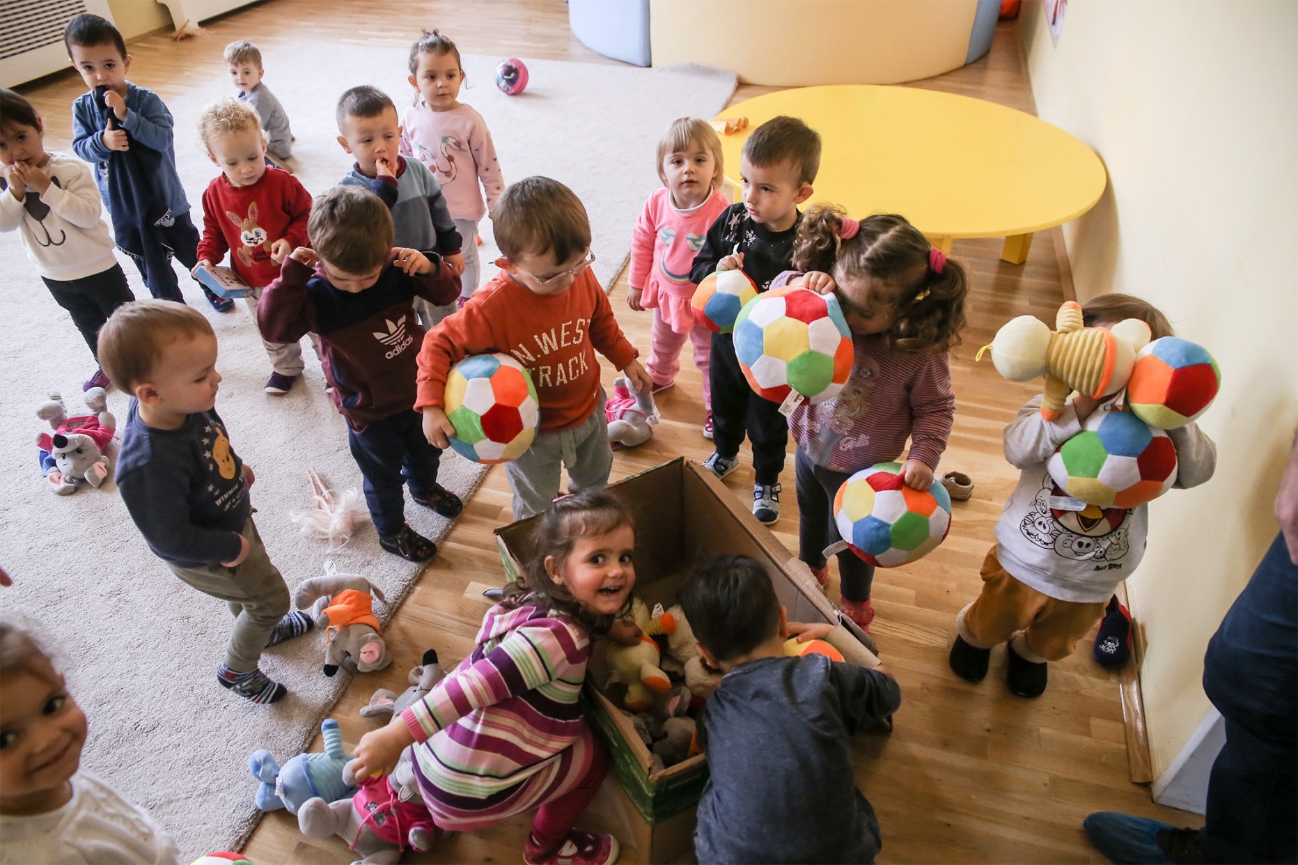 Çerdhet e reja furnizohen me material didaktik dhe kënde të punës
