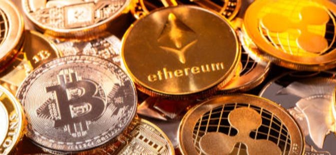 Bitcoin humb 70% të vlerës në treg