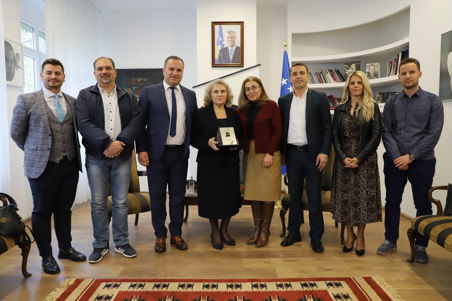 Aktori Hadi Shehu nderohet me pullë postare
