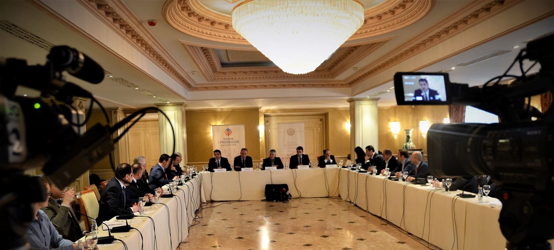 Klubi i Prodhuesve kërkon nga qeveria e Shqipërisë heqjen e barrierave tregtare