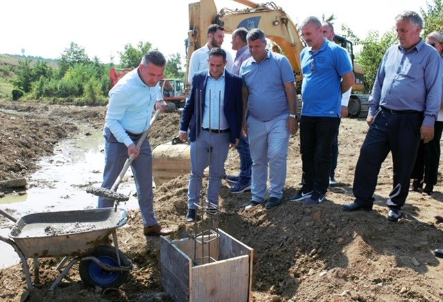 Përurohet vazhdimi i punimeve për rregullimin e shtratit të lumit Klina  