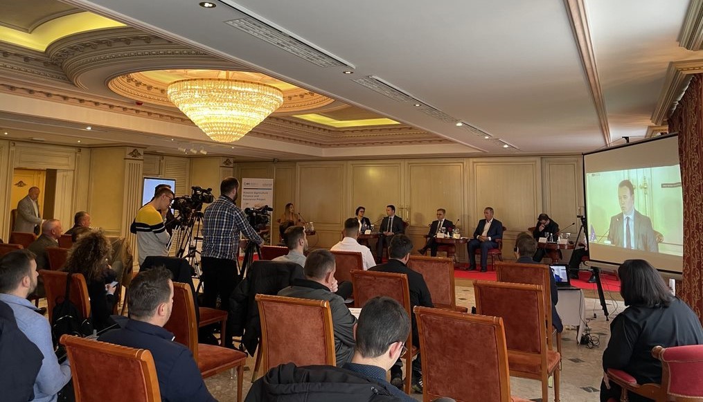 Ministri Peci prezanton politikat e reja bujqësore