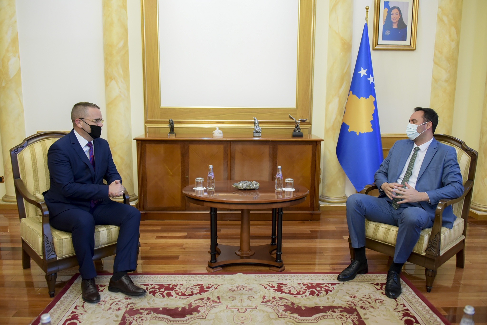Mehmeti e njoftoi Konjufcen lidhur me zhvillimet në sektorin financiar