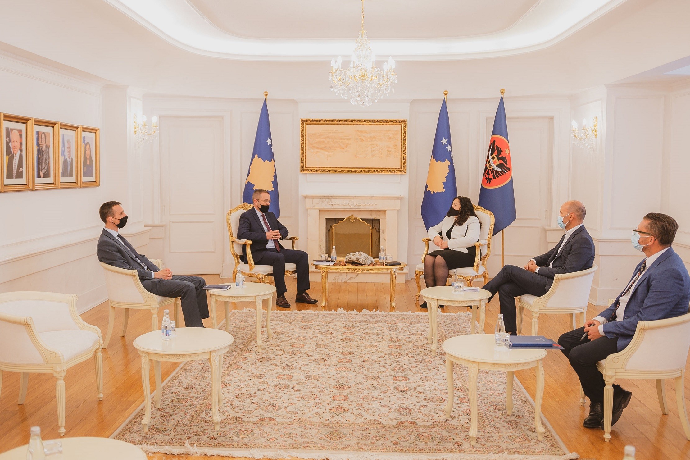 Guvernatori e njoftoi Presidenten lidhur me zhvillimet në sistemin financiar