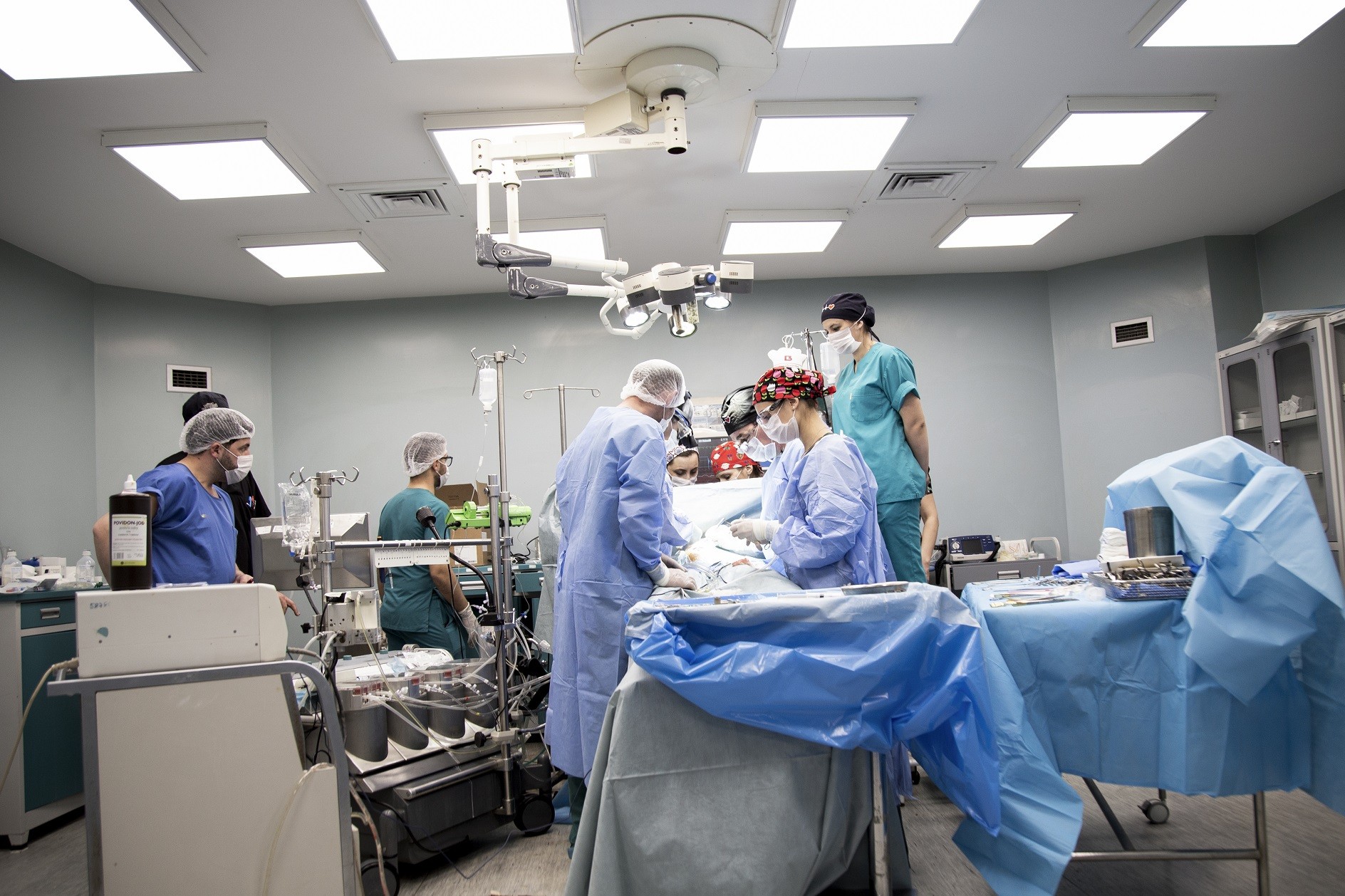 Fëmijët kosovarë operohen nga kardiokirurgët italianë