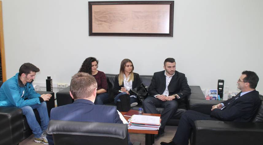 Ministri Agani priti Këshillin e Nxënësve të Prishtinës
