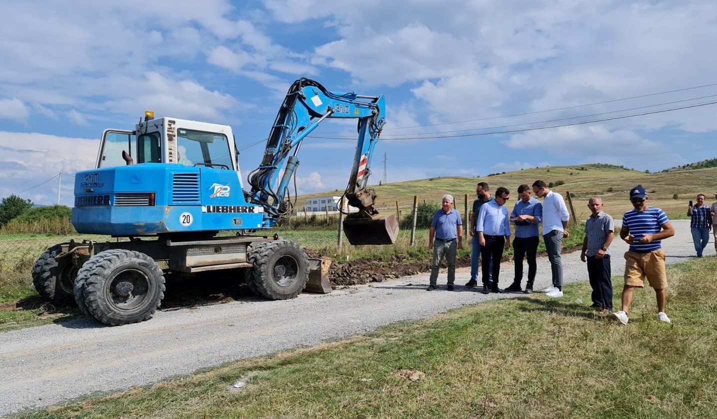 Fillojnë punimet në asfaltimin e rrugëve në fshatin Nasalë