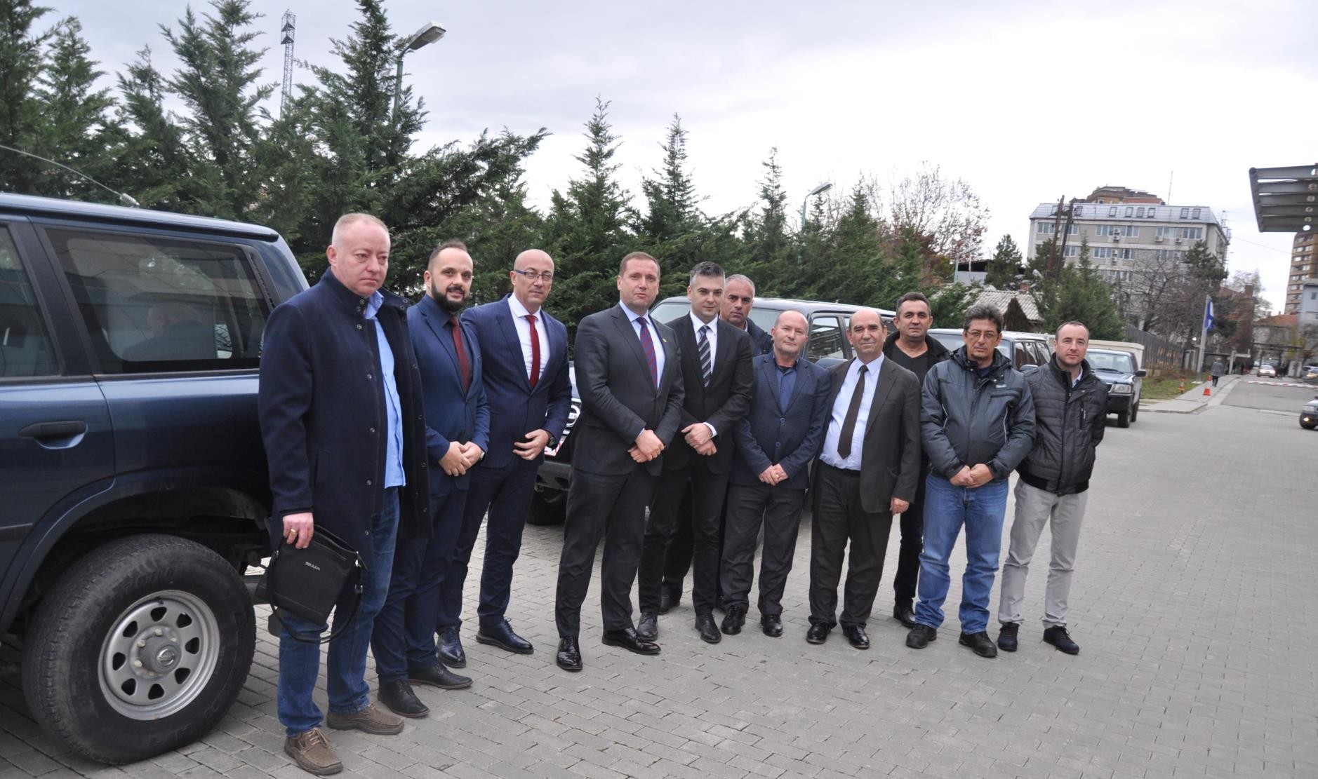 Ministri Sefaj dorëzoi vetura për shërbimet emergjente për tri komunat veriore