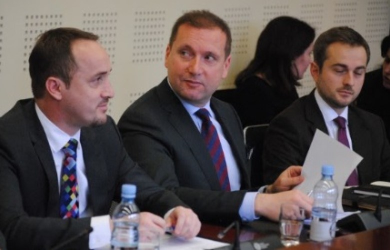 Interpol heq nga lista e të kërkuarve emrat e politikanëve kosovarë