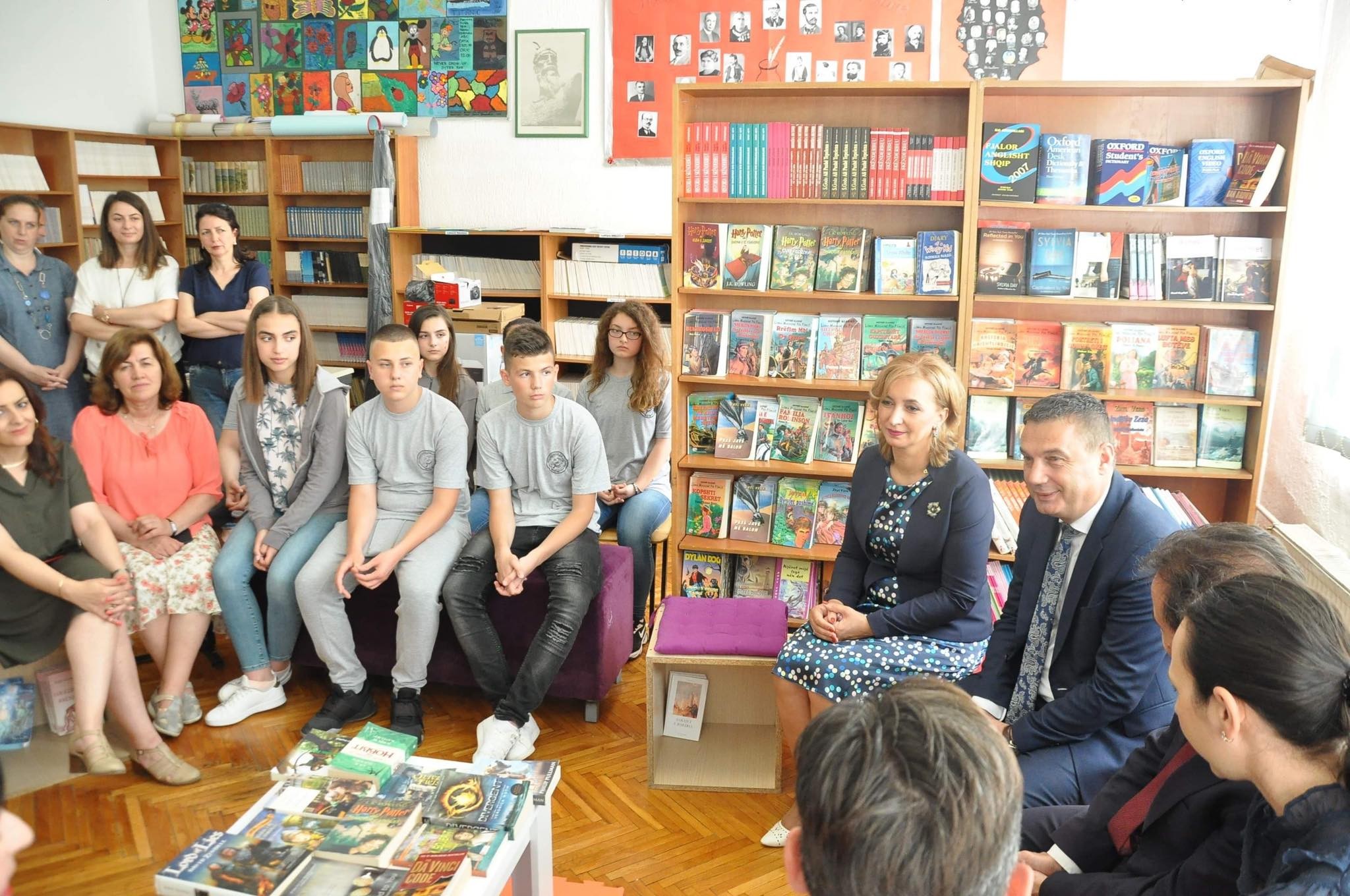 Shkolla “Pjetër Bogdani” pranon pajisje për klubet e mediave 