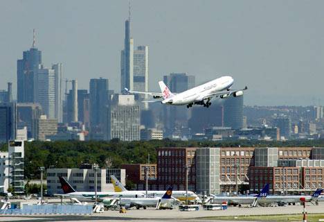 Aeroporti i Frankfurtit mbyllet për arsye të borës