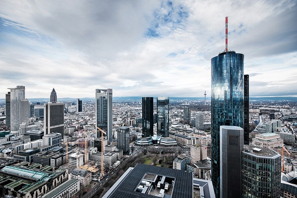 Frankfurti ndalon motorët e vjetër me naftë 