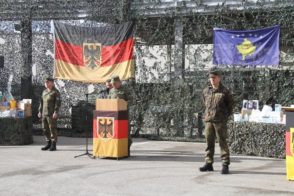 Kontingjenti gjerman i KFOR-it i dhuron donacion FSK-së