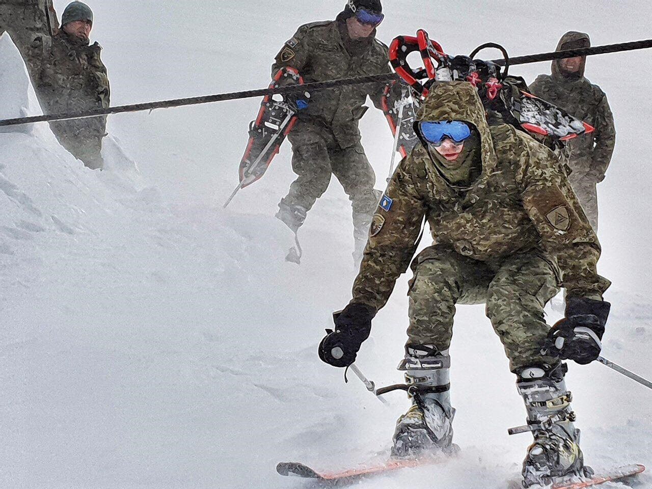 FSK-ja shkatërron ortekët e borës në Brezovicë