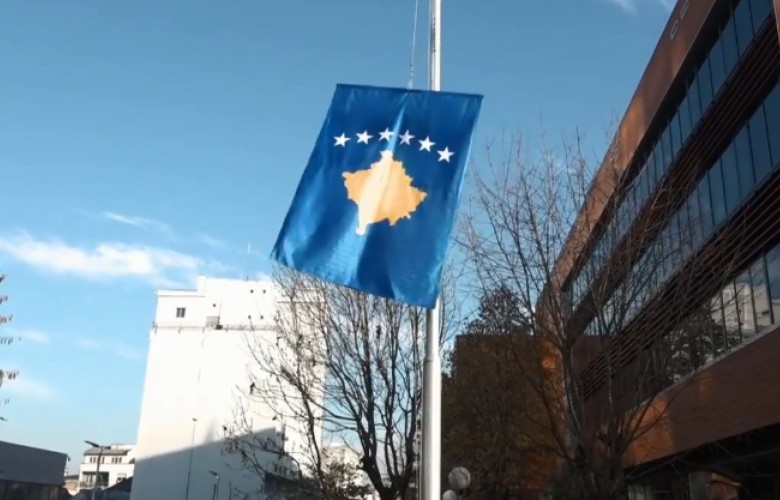 Garda Ceremoniale e FSK-së ngrit flamurin shtetëror