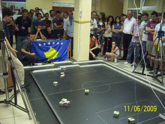 UBT organizon garën evropian të robotëve në futboll