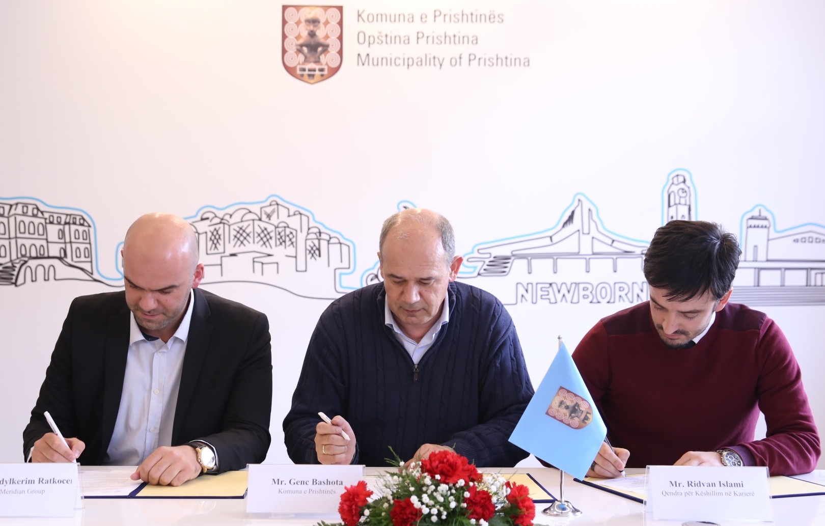 Komuna nënshkruan marrëveshje për punësimin e 100 nxënësve të diplomuar