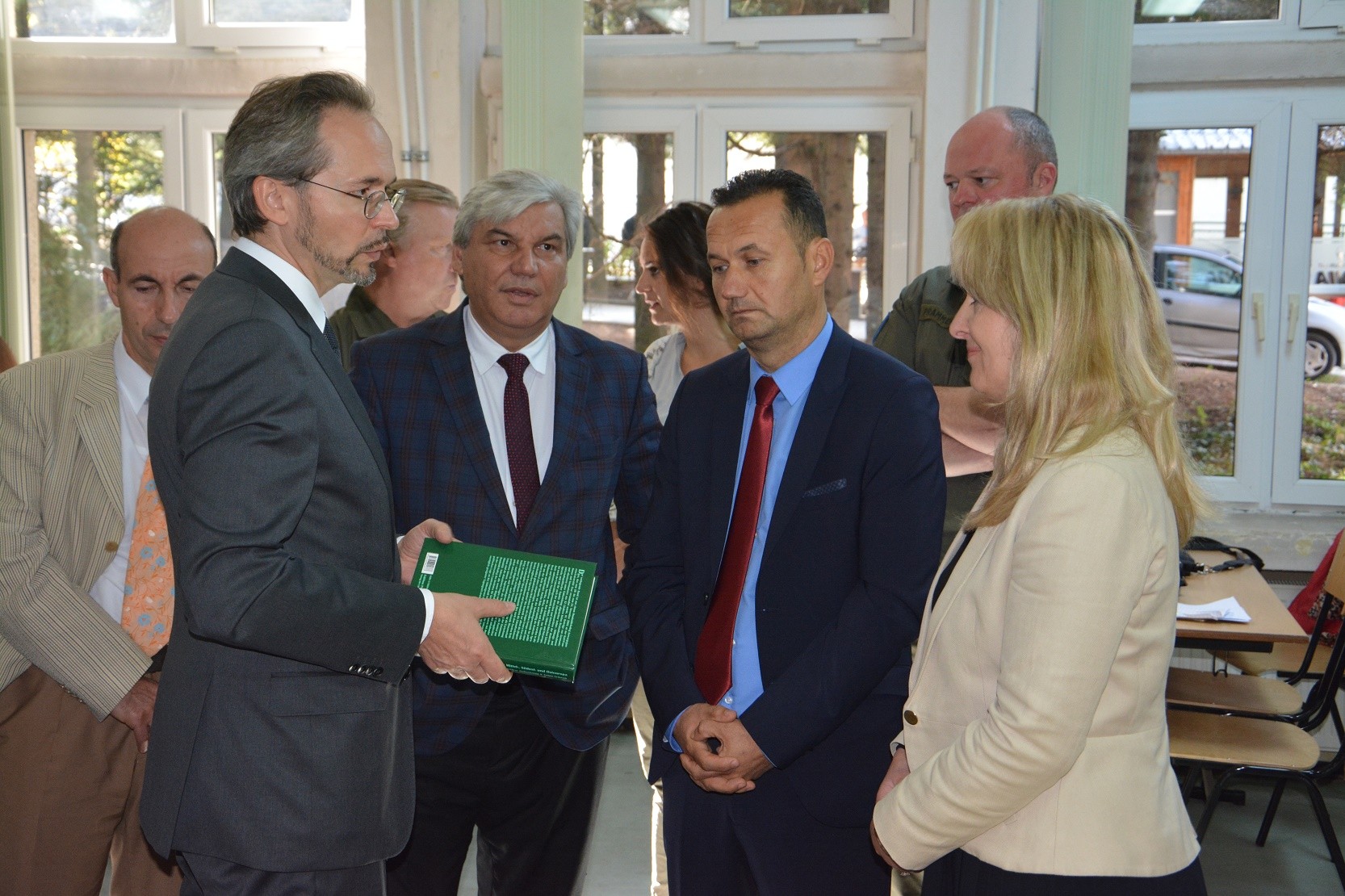 Austriakët i dhurojnë Universitetit të Prizrenit 4 mijë e 600 libra